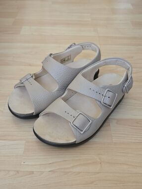SAS Women Neutral Beige Double-Buckle Relaxed Walking Comfort Sandals Size 7